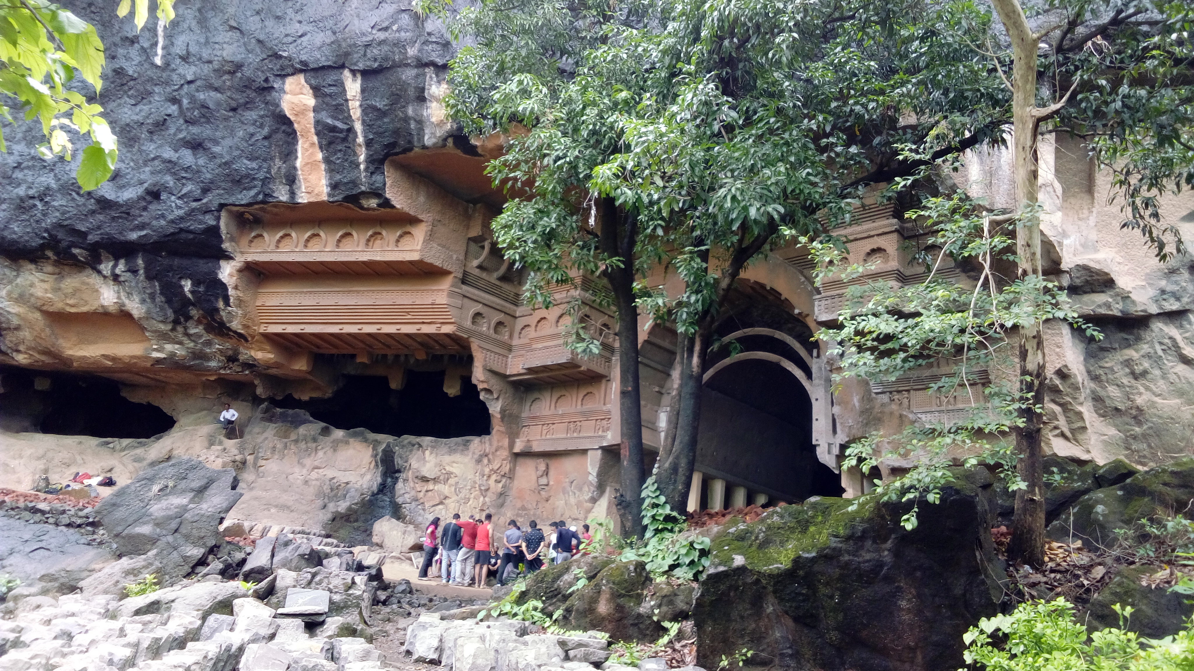 Archaic_archtecture_of_Kondana_caves